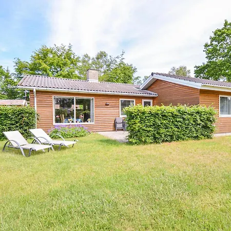 Cozy In Glesborg With Kitchen