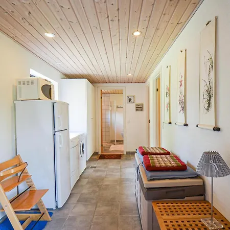 Cozy In Glesborg With Kitchen Holiday home Fjellerup Strand