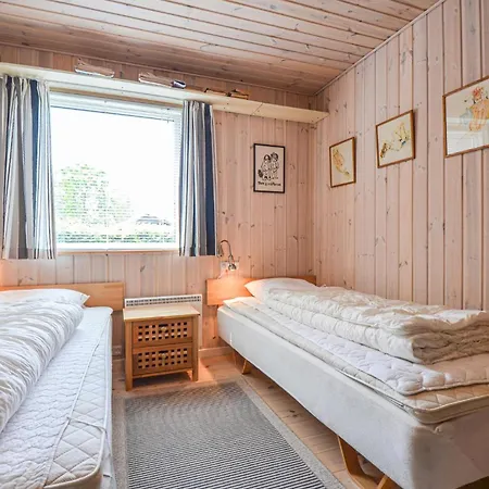 Cozy In Glesborg With Kitchen